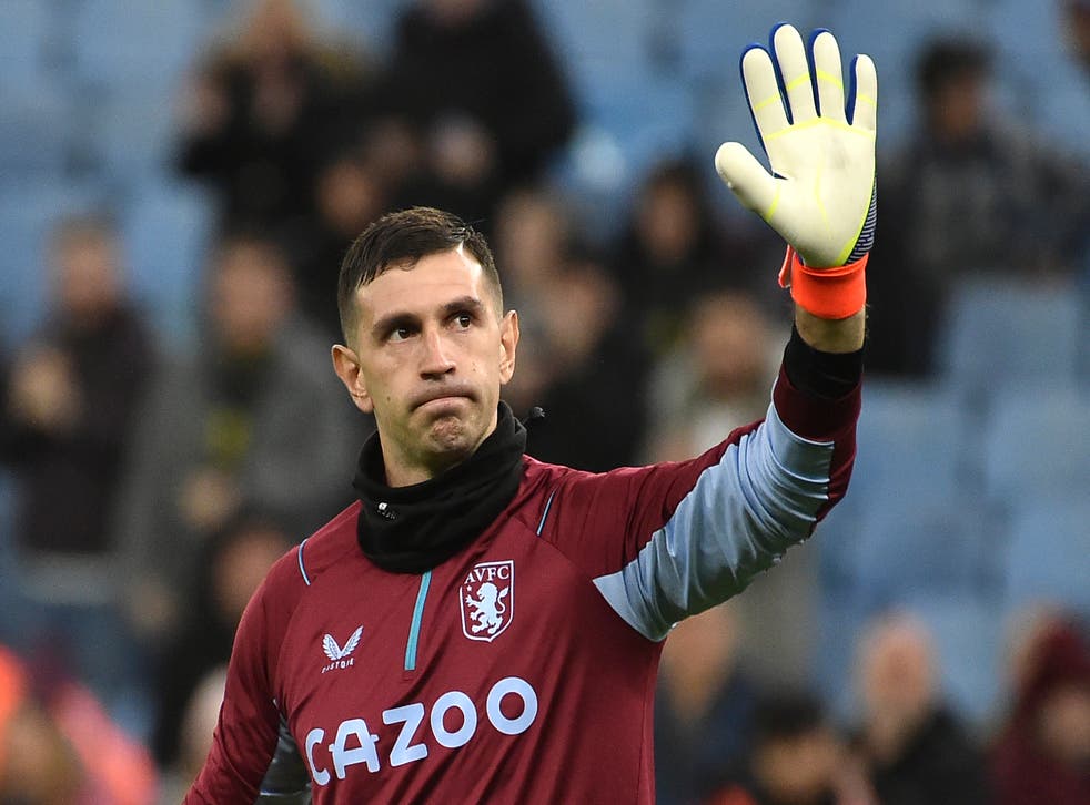 <p>Emiliano Martinez waves to Villa fans</p>