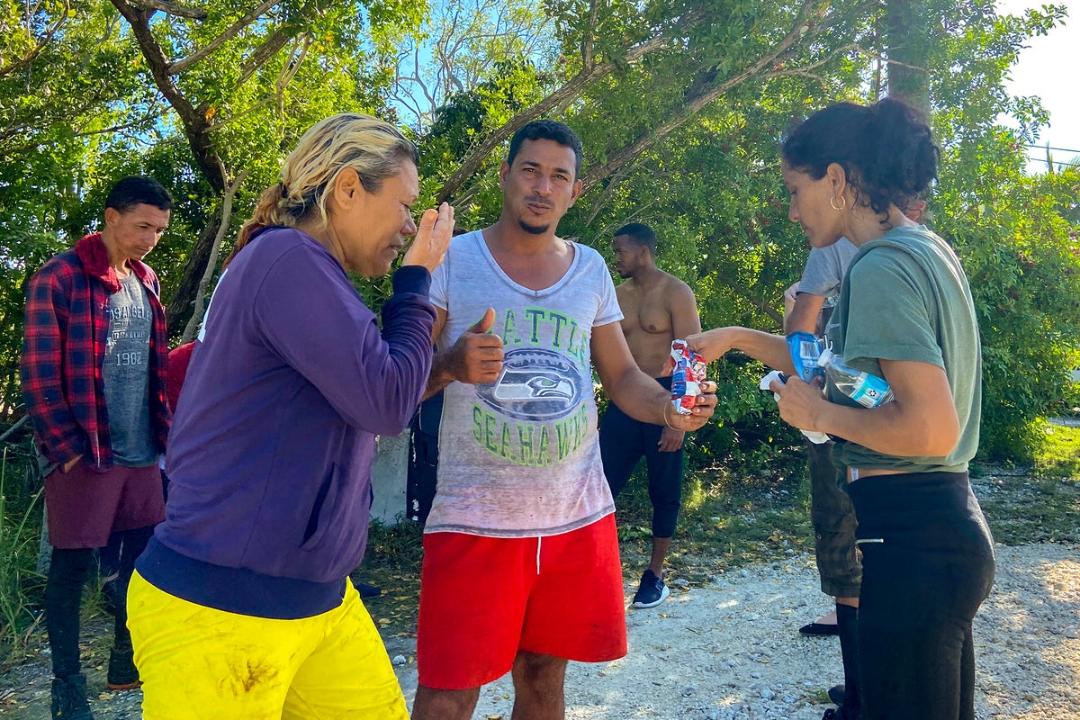 Cuban migrants flow into Florida Keys, overwhelm officials