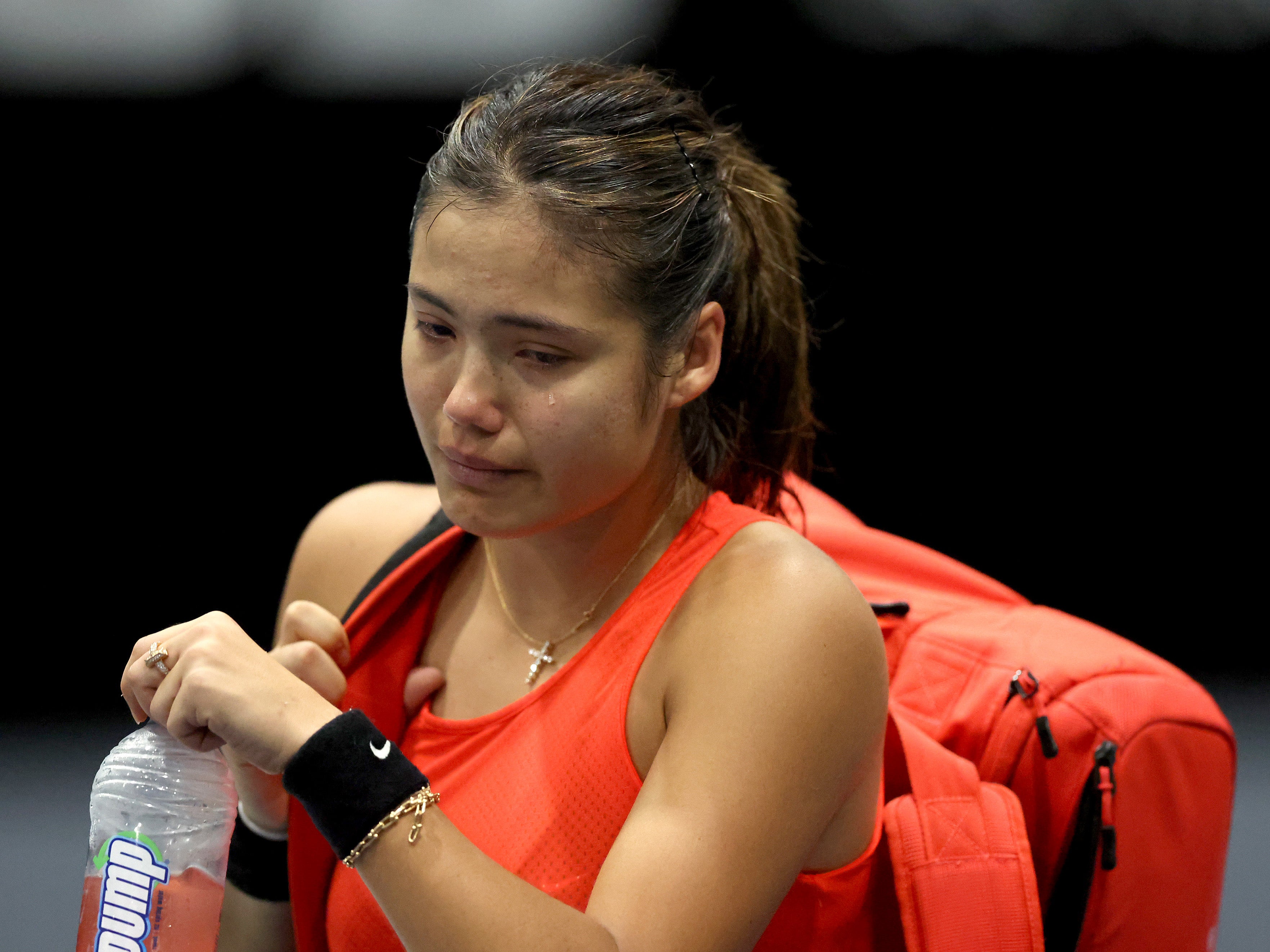 Emma Raducanu endured a tearful exit from a tournament in Auckland after suffering an injury