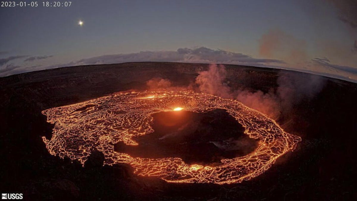Hawaii’s Kilauea volcano begins erupting again