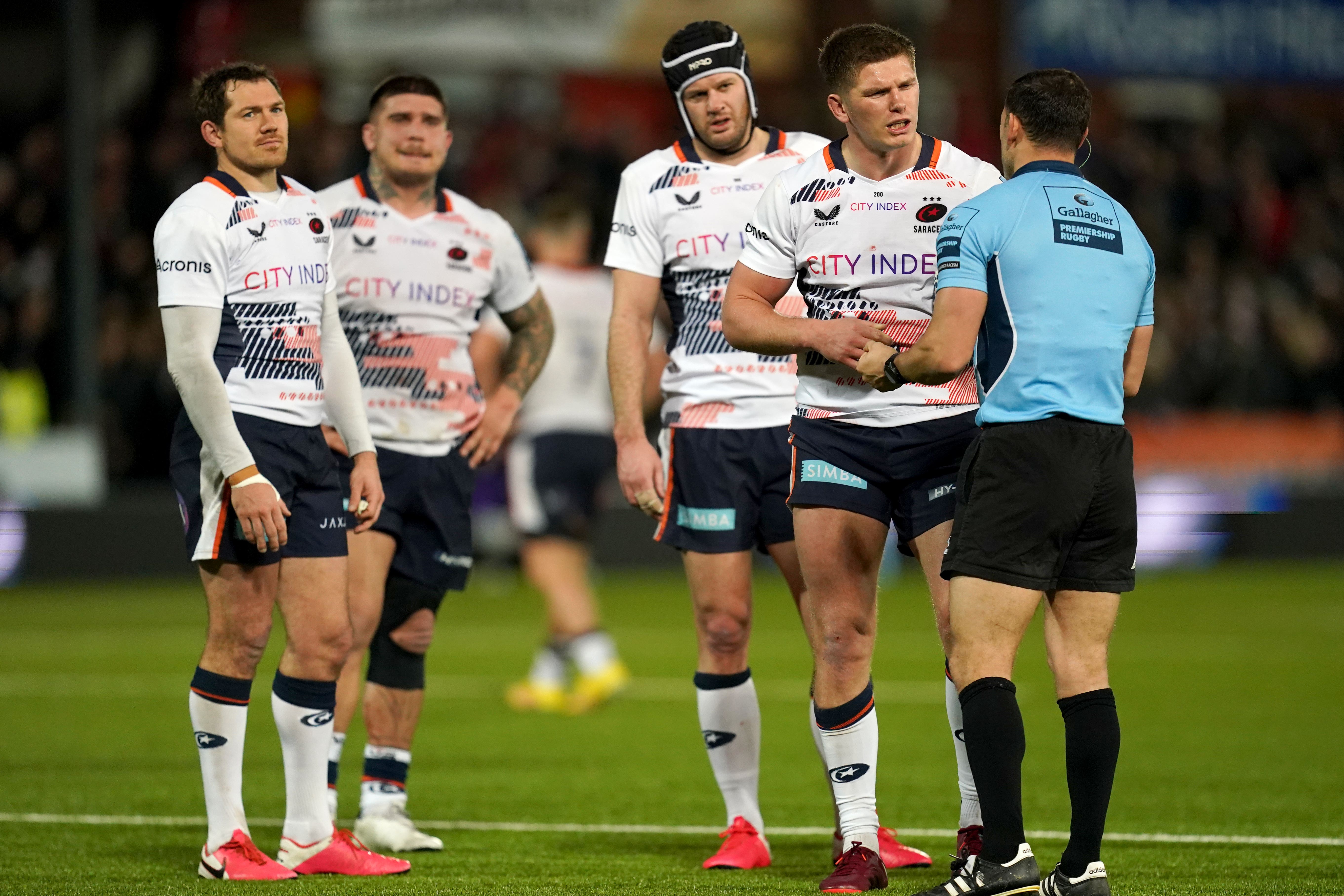 Owen Farrell speaks with the referee during the Gallagher Premiership match