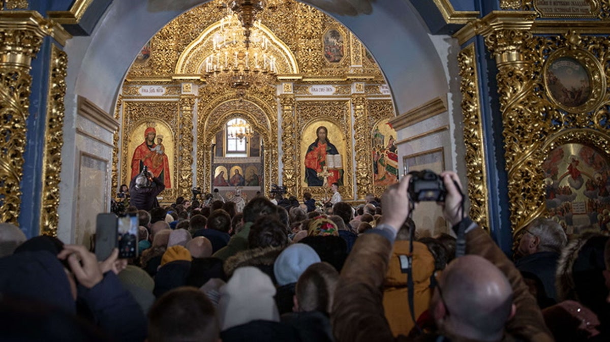 Ukrainians gather for first Christmas service in Kyiv Cathedral ‘in several centuries’ during Russian truce