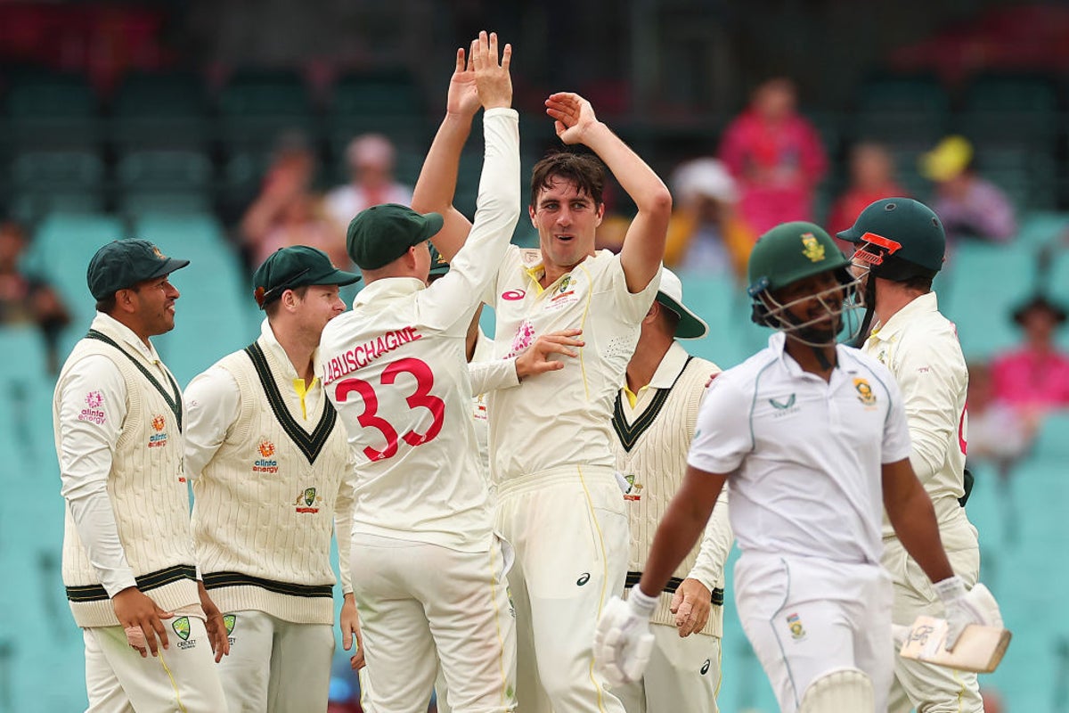 Australia chase third test victory in Sydney after declaration