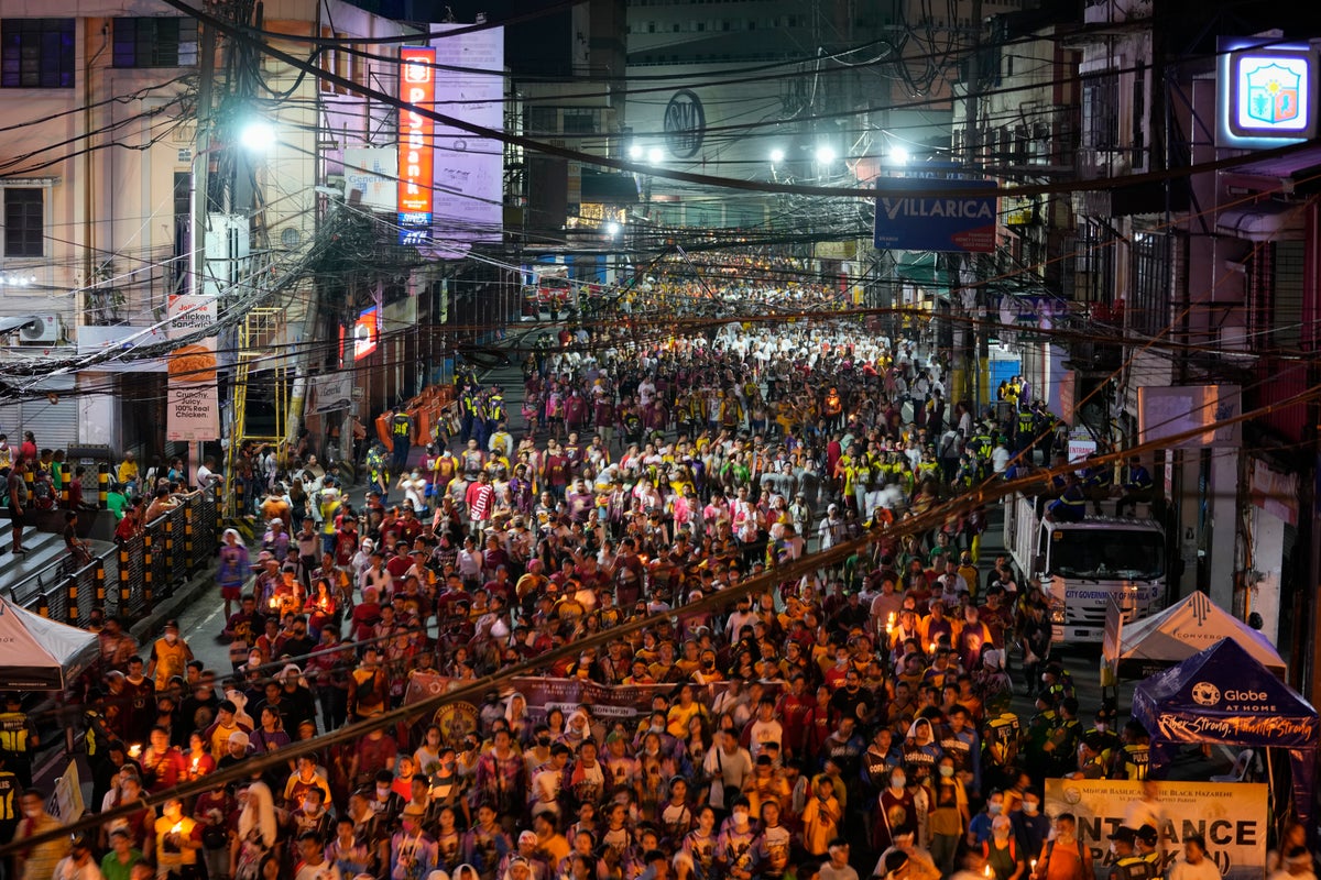 Filipino Catholics hold big procession after pandemic eases