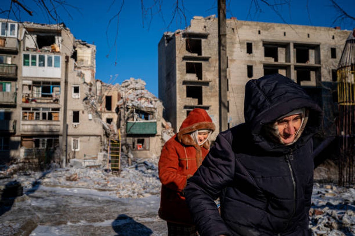 Russia bombards eastern Ukraine as self-proclaimed Christmas ceasefire comes to an end