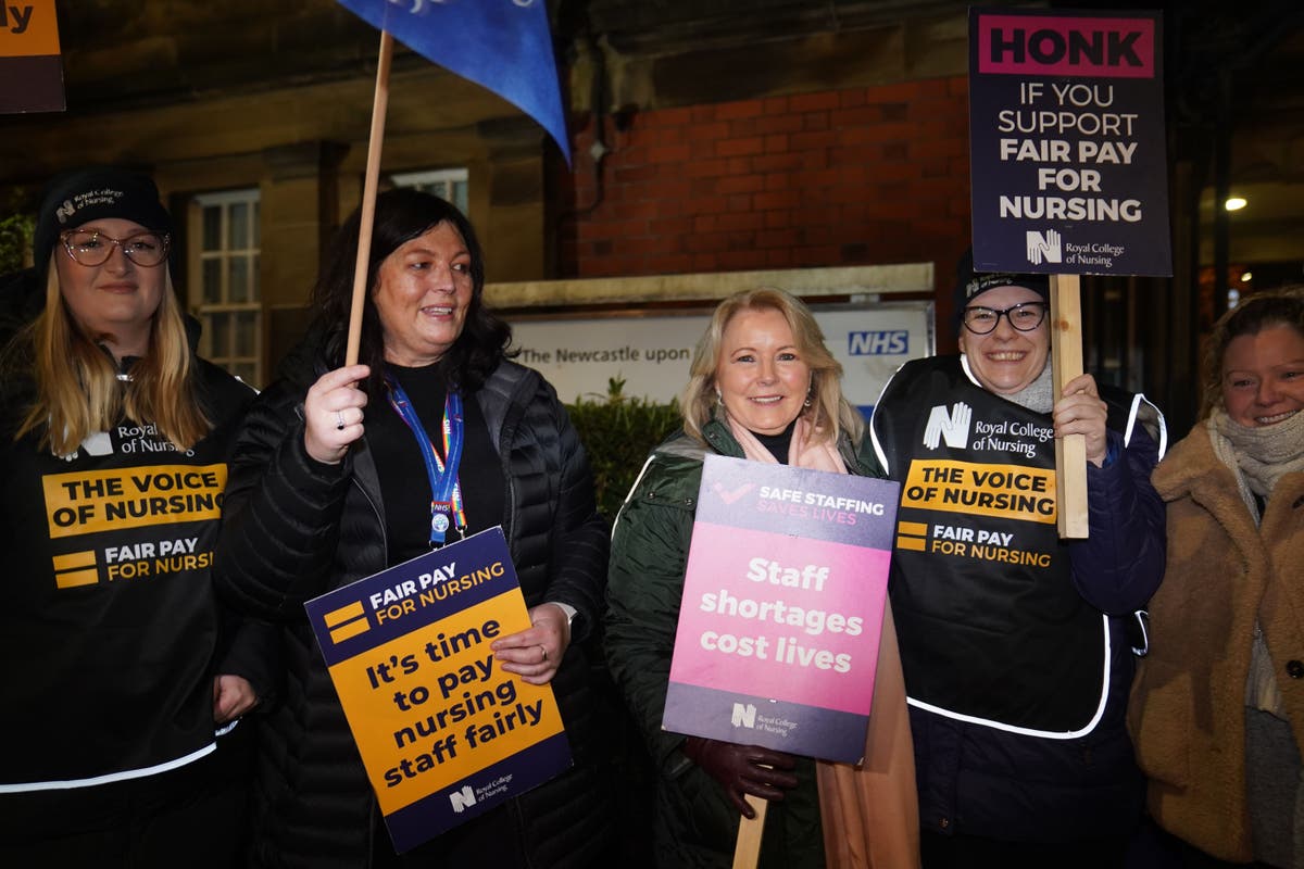 Nursing union has &lsquo;chink of optimism&rsquo; over Sunak&rsquo;s &lsquo;little pay shift&rsquo;
