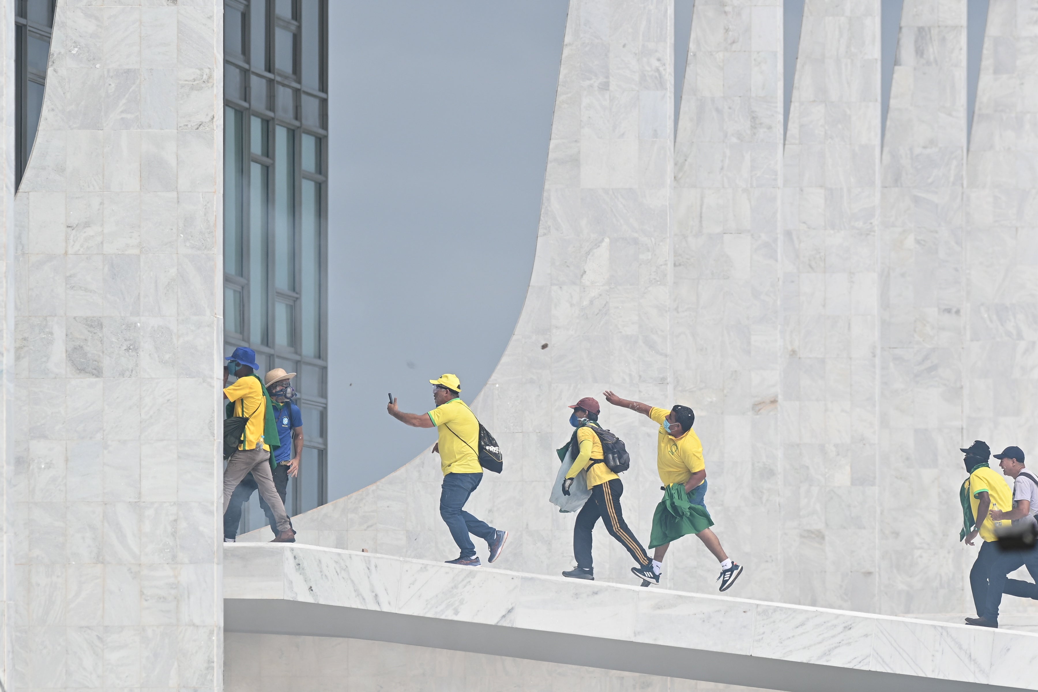 Bolsonaro supporters storm the National Congress