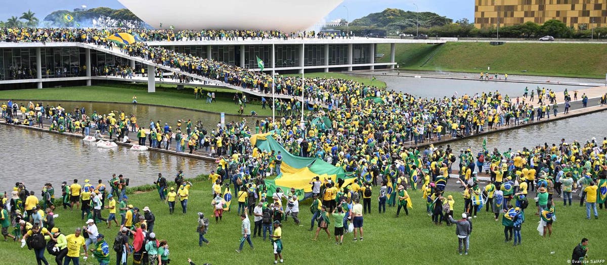 Bolsonaro supporters invade presidential palace in Brazil 