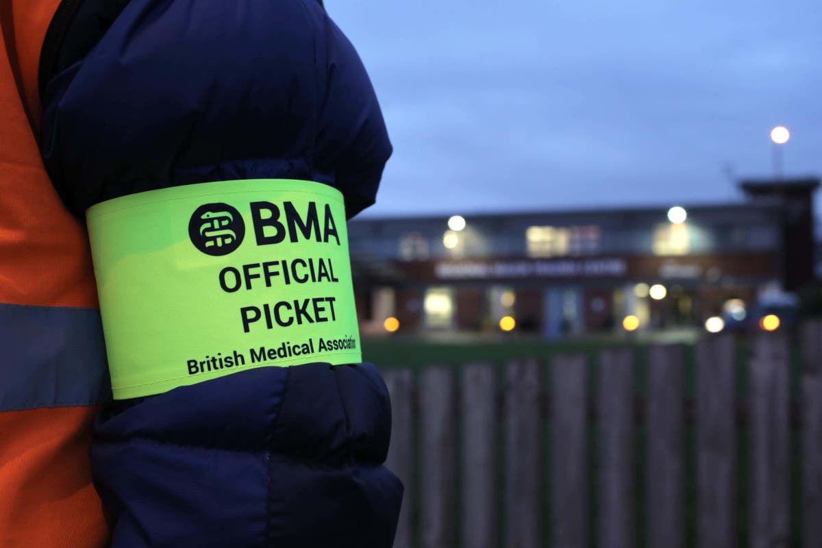 Junior doctors vote on whether to walkout in row over pay