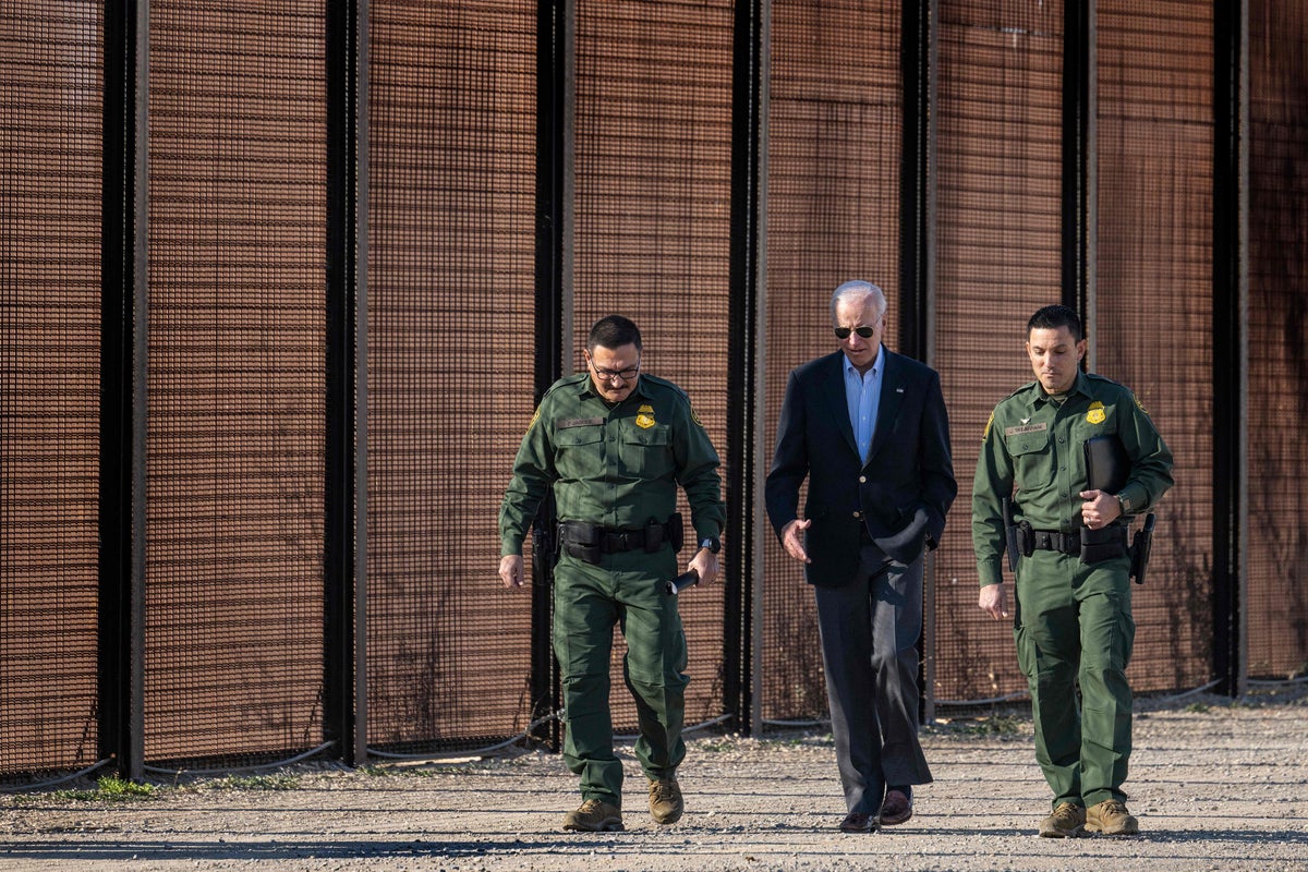 Biden Mexico visit – live: President inspects border for first time since taking office
