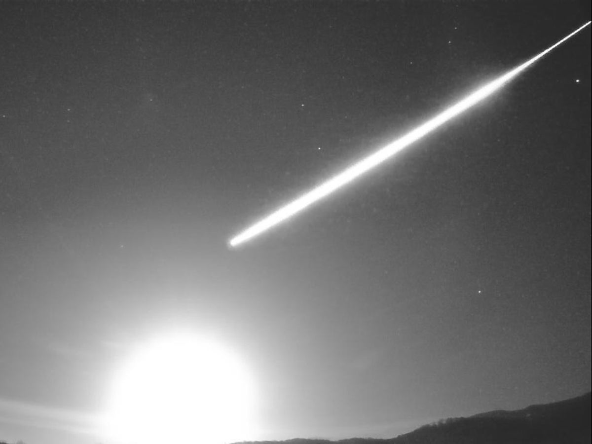 Huge meteor spotted in night sky over UK as residents ‘stunned’