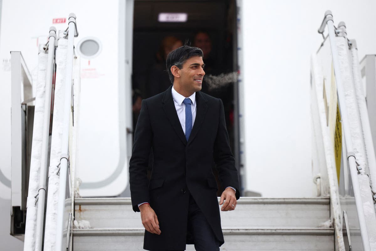 Rishi Sunak accused of &lsquo;extravagance&rsquo; after taking private jet to Leeds for NHS visit