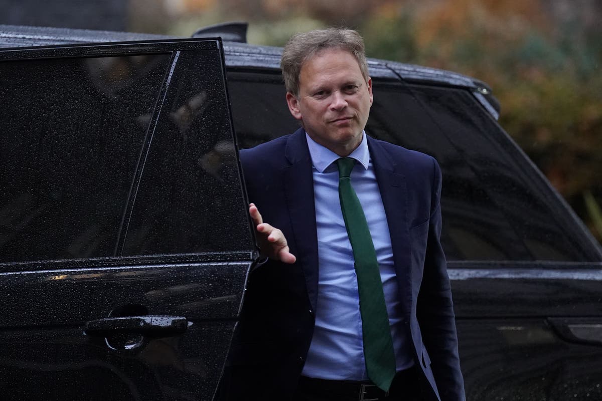 Shapps on collision course with unions over minimum service levels laws