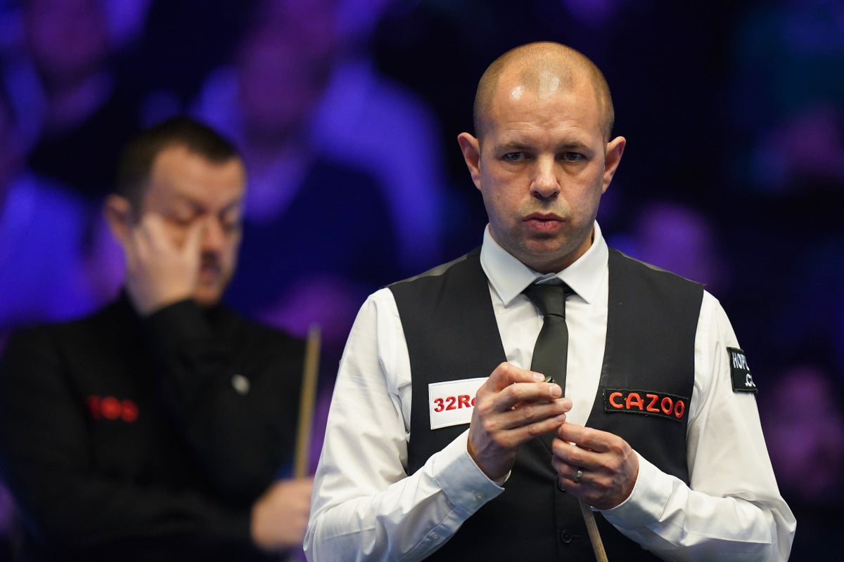 Barry Hawkins disguises Mark Allen in the first round of The Masters