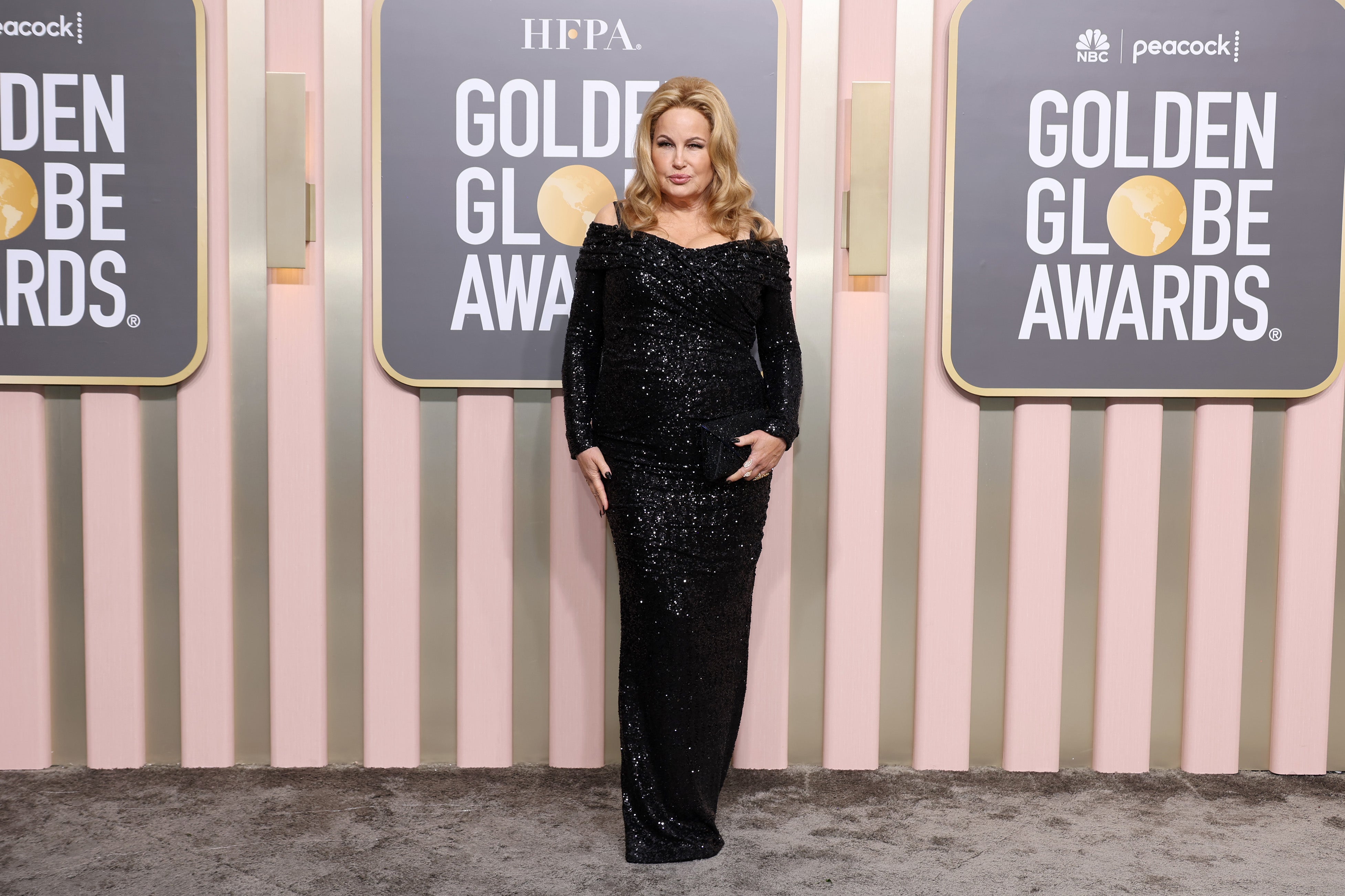 Watch Jennifer Coolidge's Hilarious Golden Globes Speech