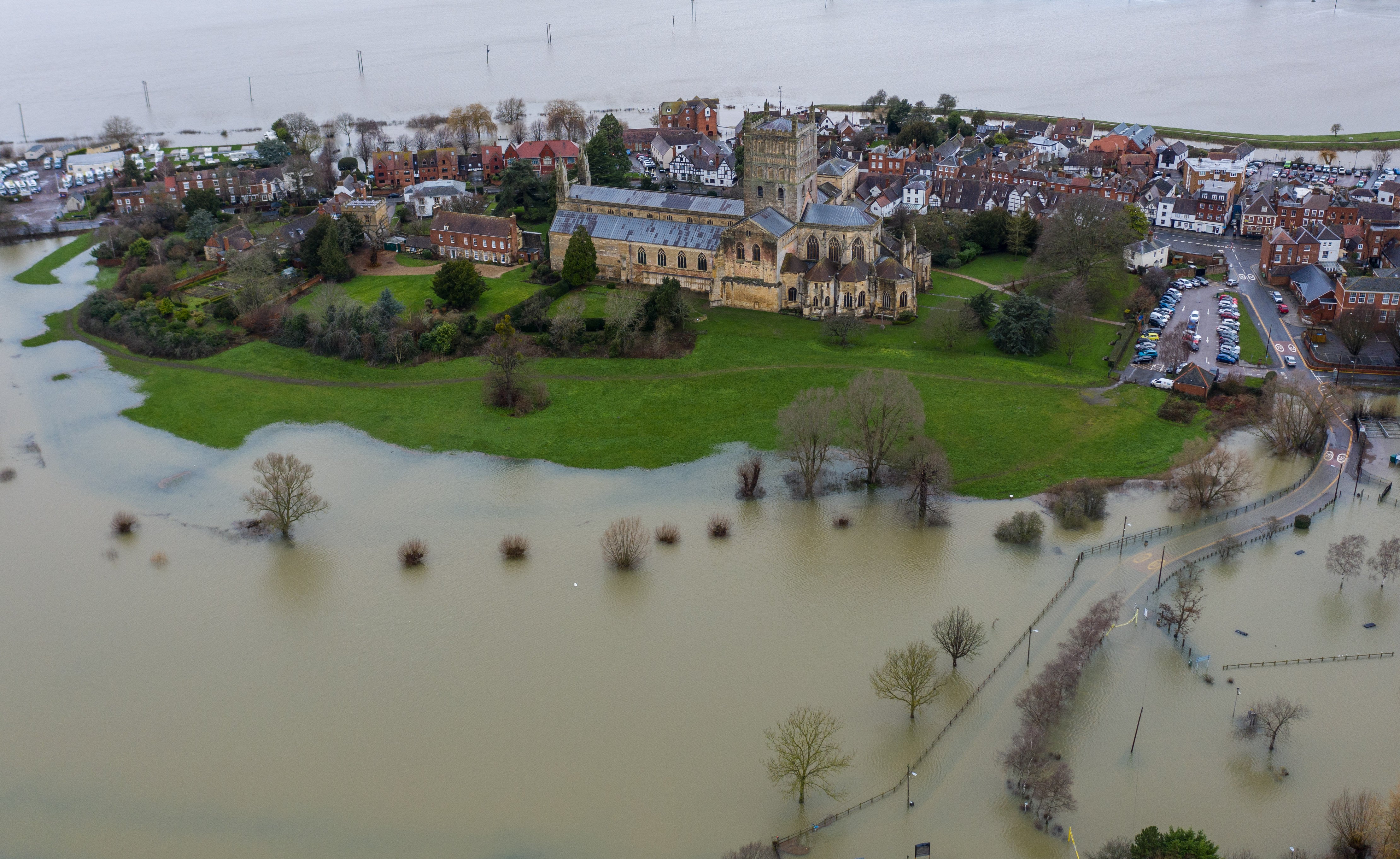 Tewkesbury Abbey and surrounding settlement swamped by swollen River Avon