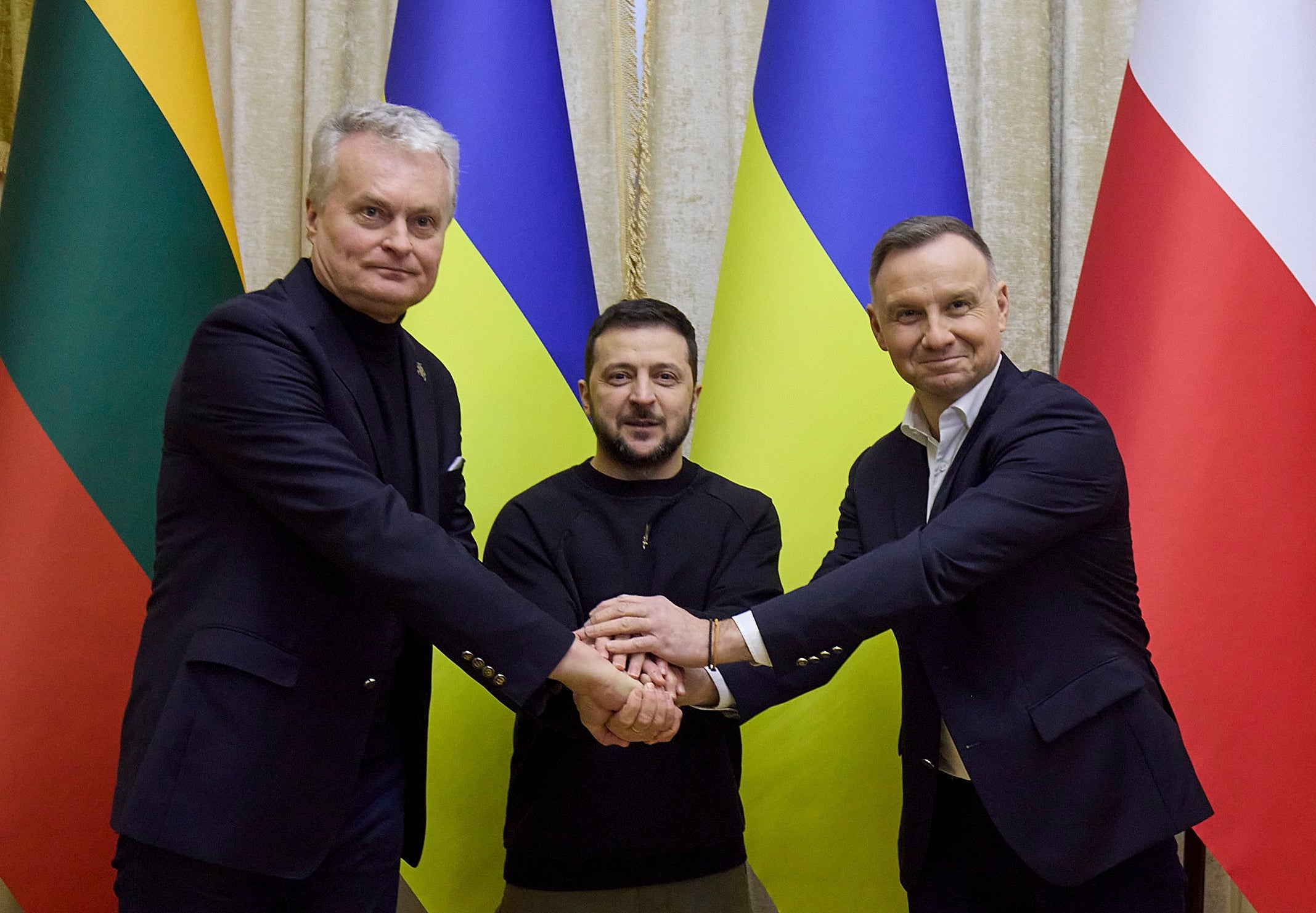 Left to right: Gitanas Nauseda, Volodomyr Zelensky and Andrzej Duda at a press conference in Lviv