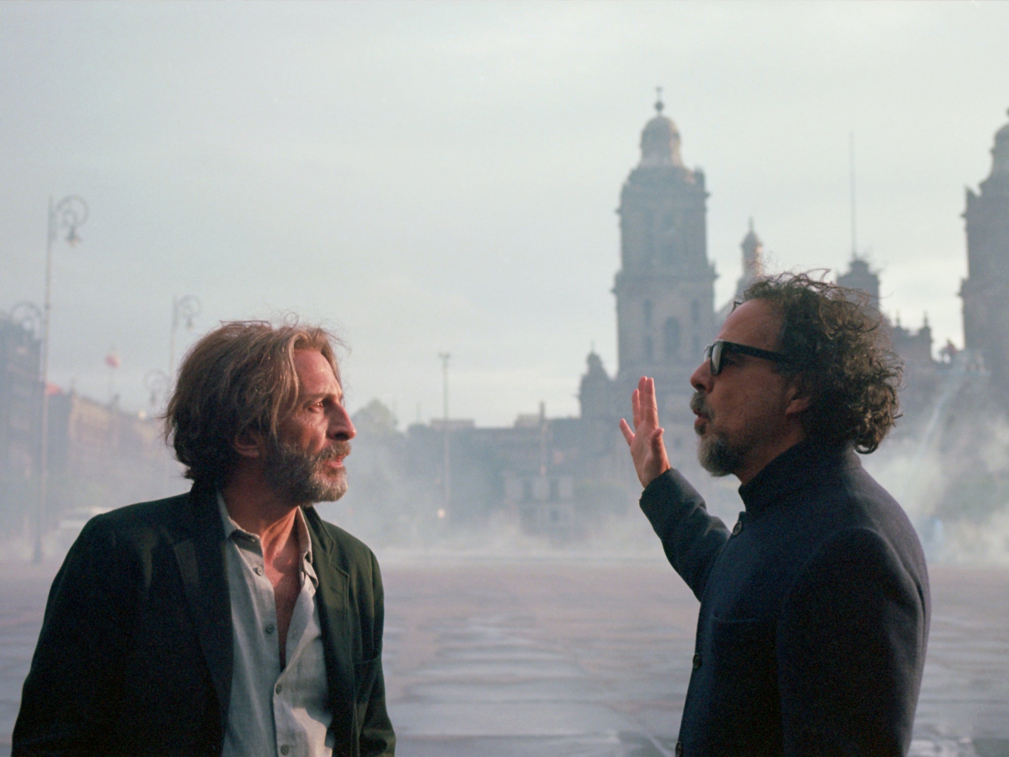 Daniel Giménez Cacho and Alejandro González Iñárritu on set for ‘Bardo, False Chronicle of a Handful of Truths’