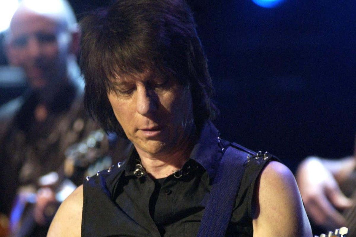 Sir Rod Stewart and Ronnie Wood remember &lsquo;groundbreaking&rsquo; guitarist Jeff Beck