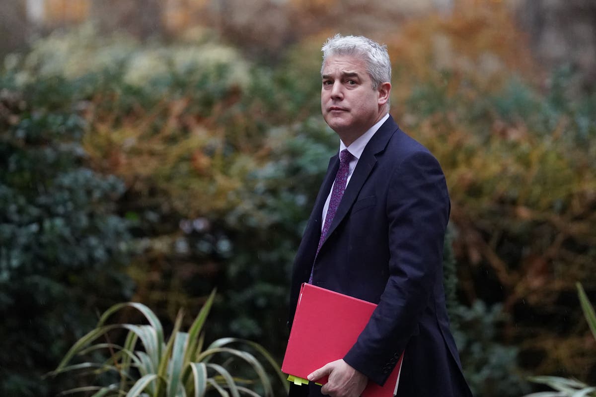 Barclay urged to address &lsquo;workforce crisis&rsquo; at meeting with medical leaders