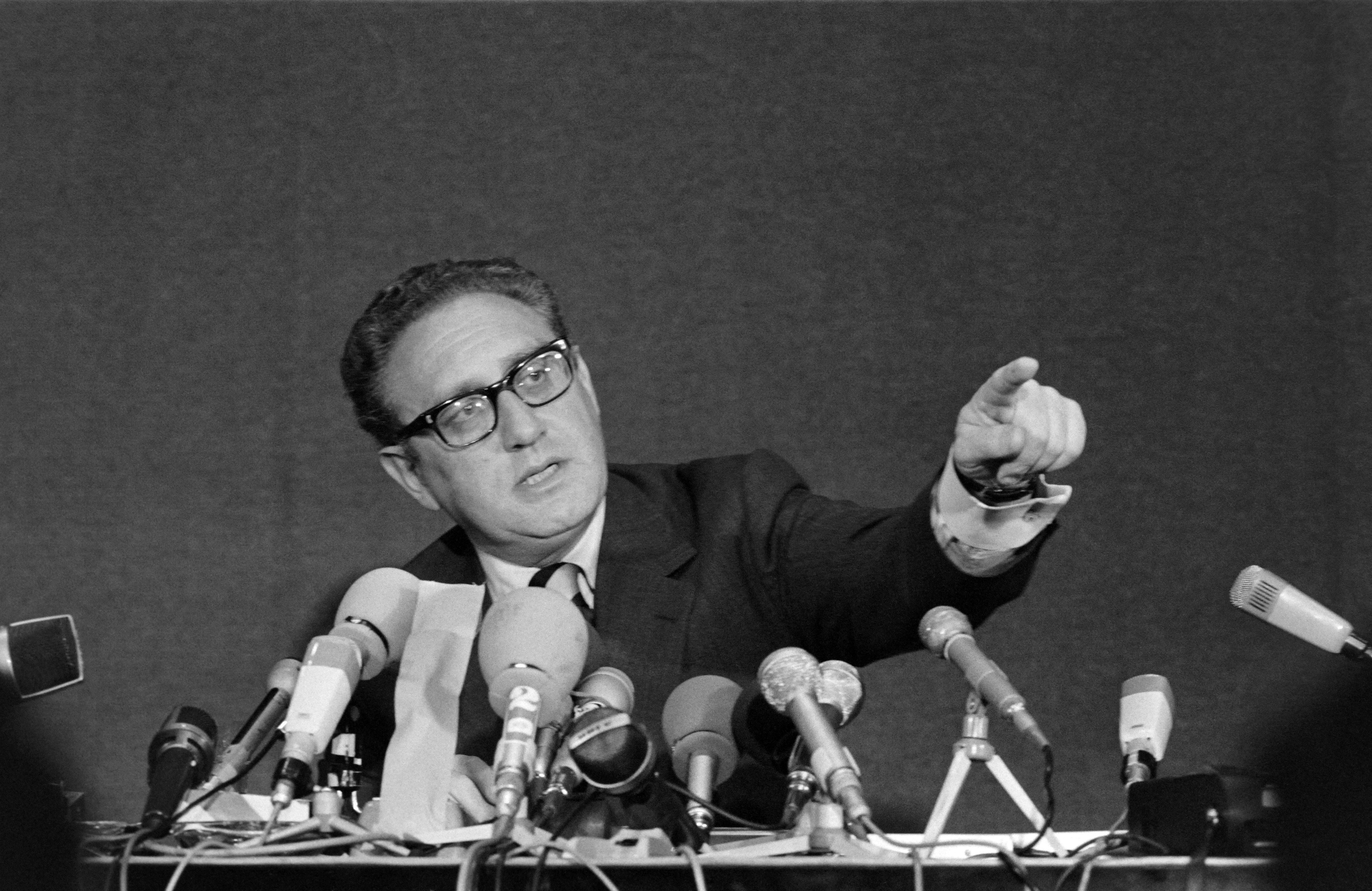 US president Nixon’s special advisor Henry Kissinger points during a press conference, after the final communique on the implementation of the Vietnam Peace Accords, signed by Kissinger and the North Vietnamese delegation leader, Le Duc Tho, on 13 June 1973 in Paris