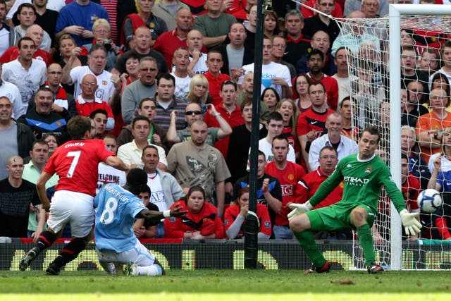 Manchester United’s Michael Owen (left) scores the winning goal during the Barclay’s Premier League match at Old Trafford, Manchester.