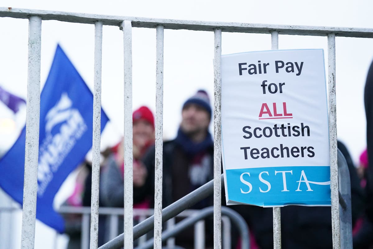 Teaching union warns of more strike action after pay talks fail