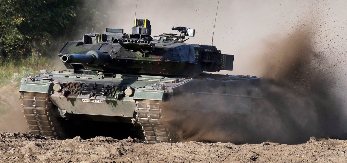 Who is sending tanks to Ukraine?
