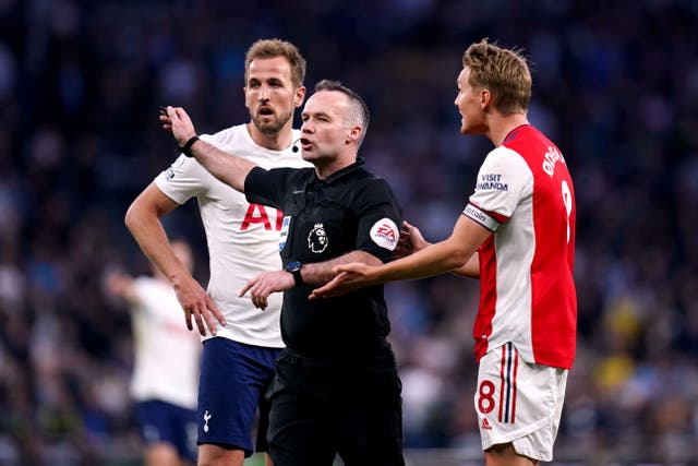 Antonio Conte has told Tottenham and Arsenal to show respect to this weekend’s referee (John Walton/PA)