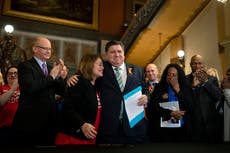 Illinois governor, sheriffs spar over semiautomatic gun law