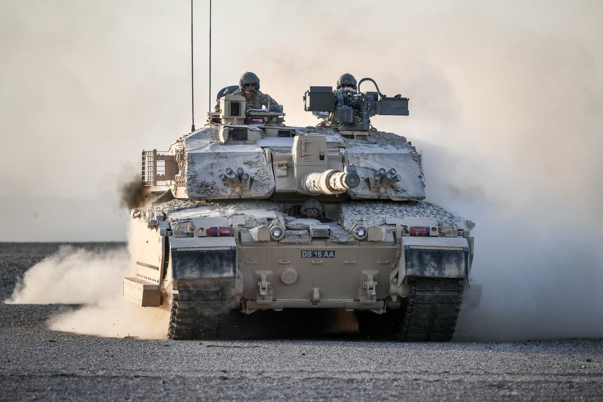 Rishi Sunak &lsquo;pledges to deliver tank squadron to Ukraine&rsquo;