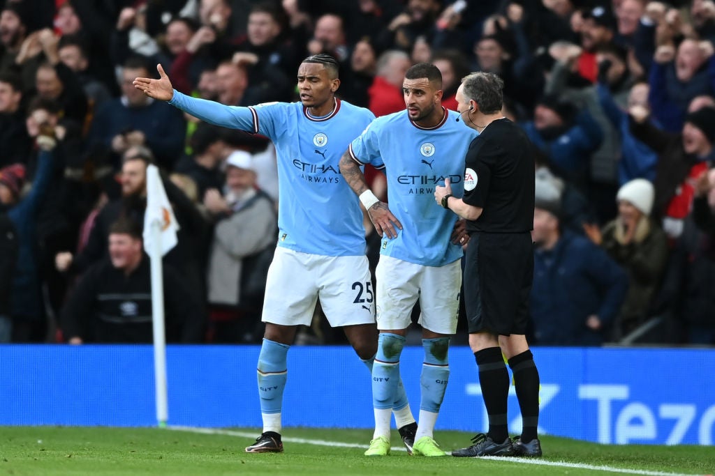 Manuel Akanji and Riyad Mahrez of Manchester City appeal to the assistant referee