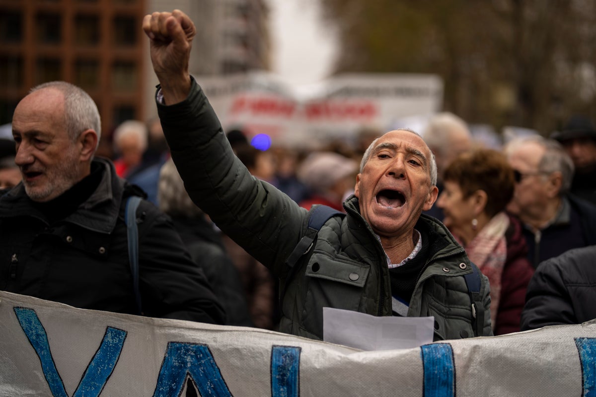 Trabajadores sanitarios españoles marchan contra la Comunidad de Madrid