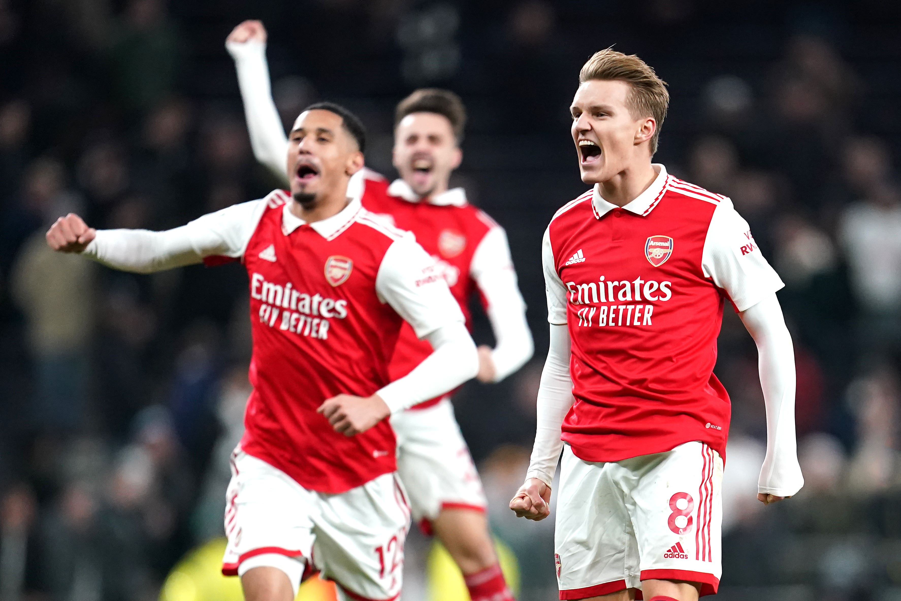 10-man Arsenal beat Palace to extend perfect start - Daily T