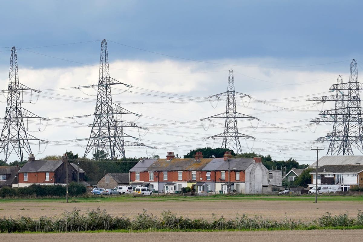 Northern Ireland residents begin to receive &pound;600 energy payments