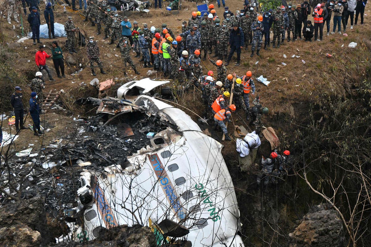 Крушение самолета команда. ATR 72 самолет Непал крушение. В Непале разбился самолет 2023. Катастрофа АТР 72 В Непале.