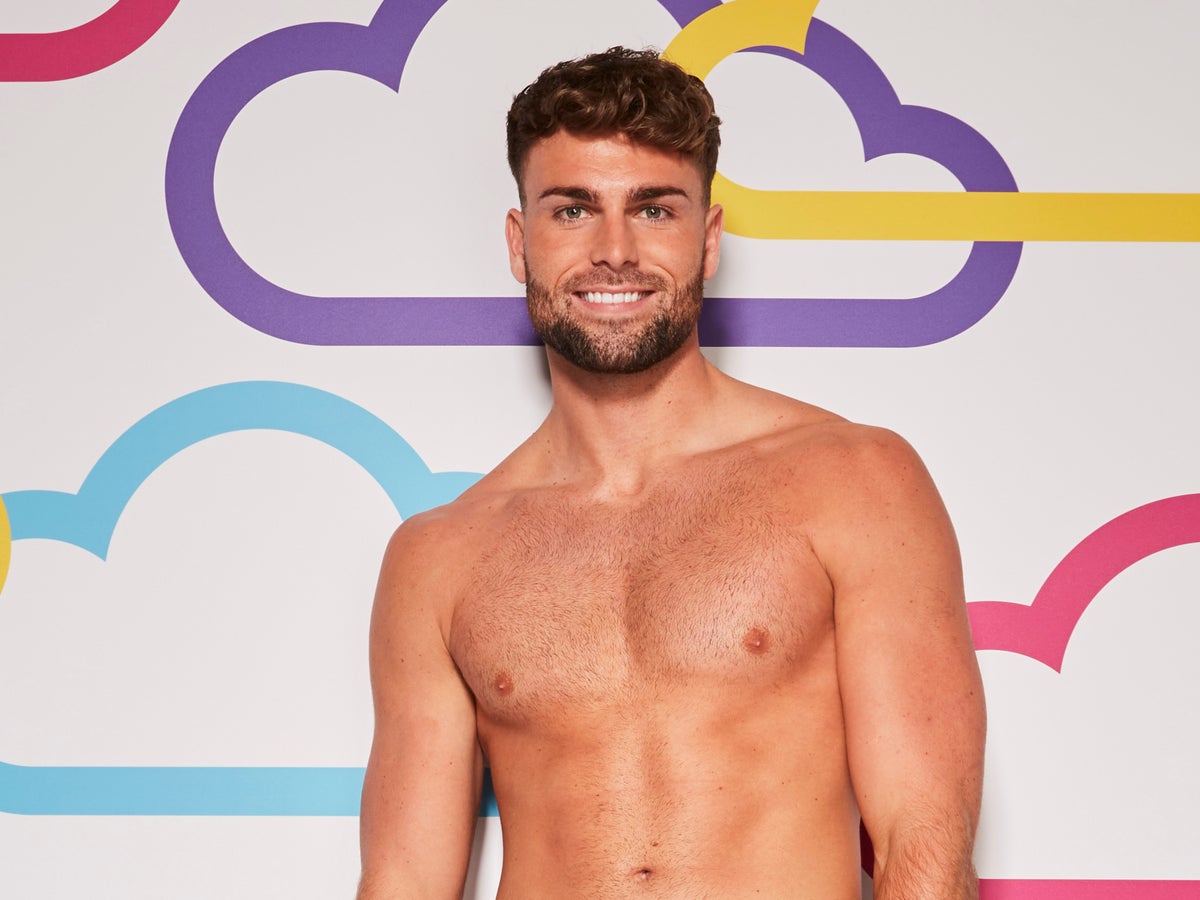 Love Island: Who is bombshell contestant Tom? Meet the Macclesfield FC football pro 