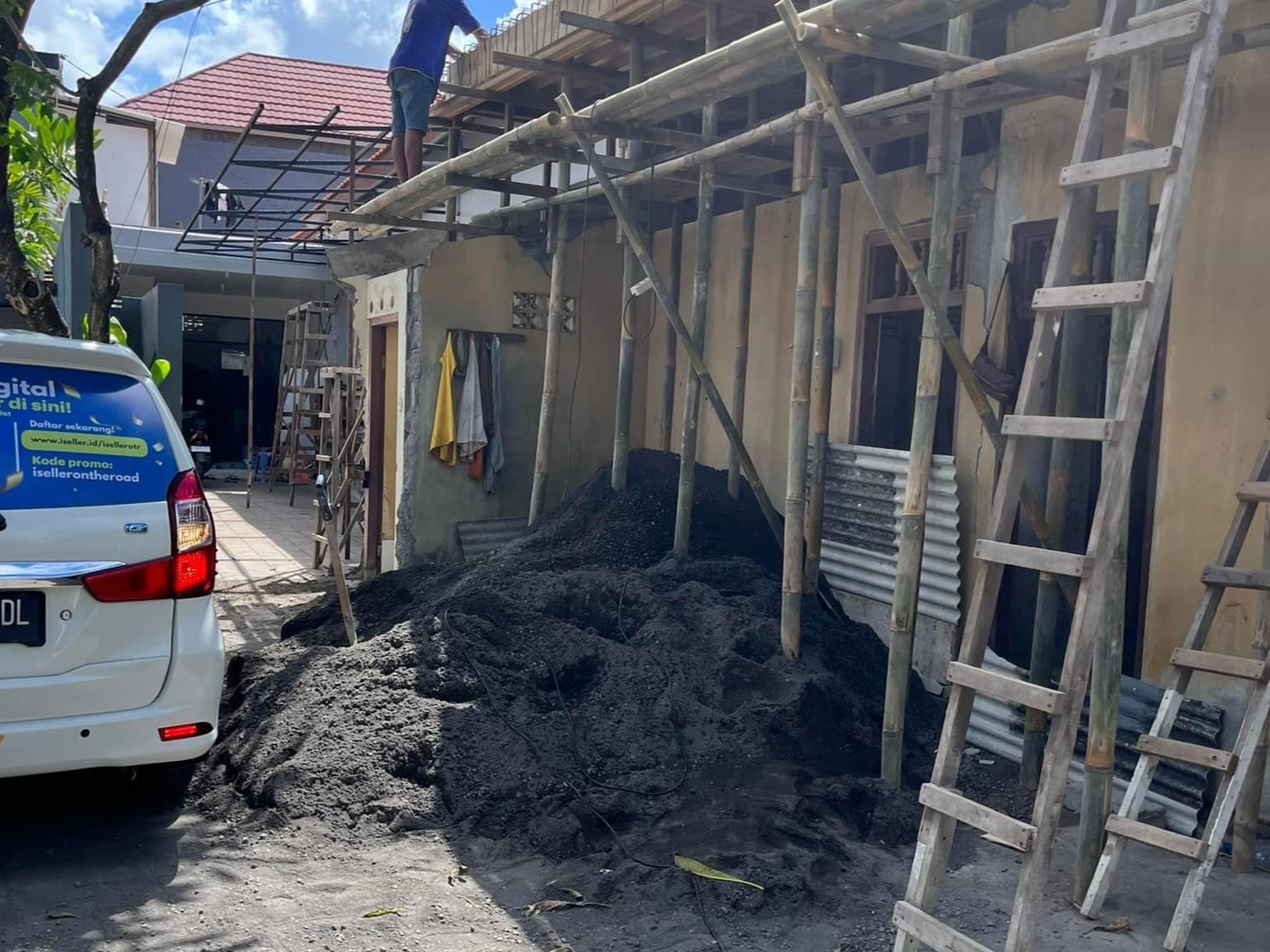 The shocked holidaymakers posted photos of the outside of the villa surrounded by construction work