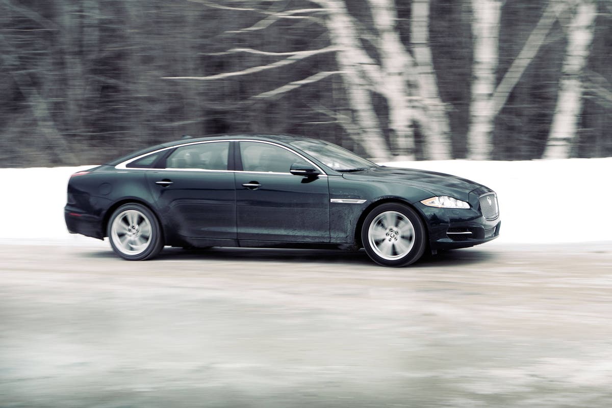 How to drive safely on icy roads