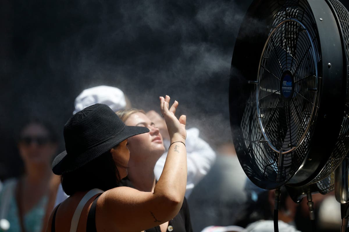 Extreme heat suspends play including Dan Evans’ match at Australian Open Extreme heat suspends play including Dan Evans’ match at Australian Open