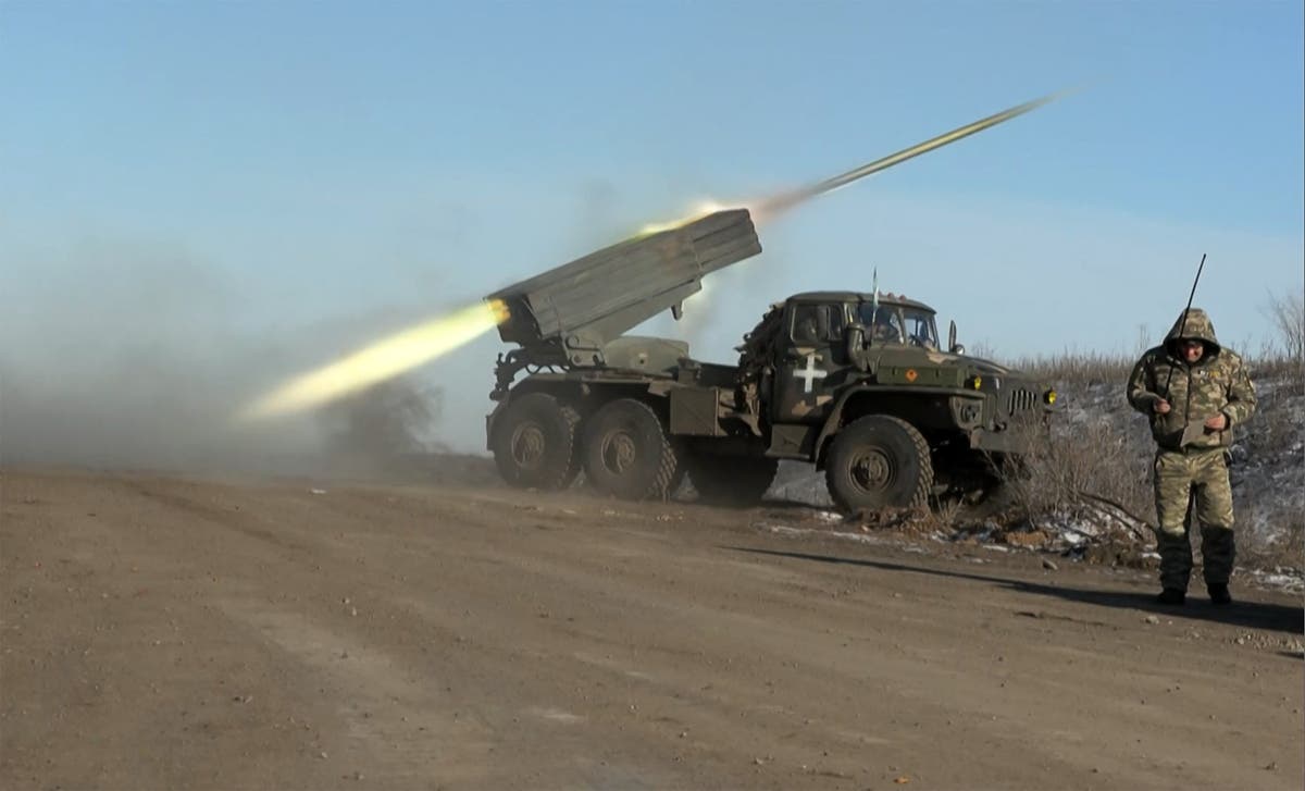 Ukraine news – live: Russia sanctions James Cleverly over war as German defence minister resigns Ukraine news – live: Russia sanctions James Cleverly over war as German defence minister resigns