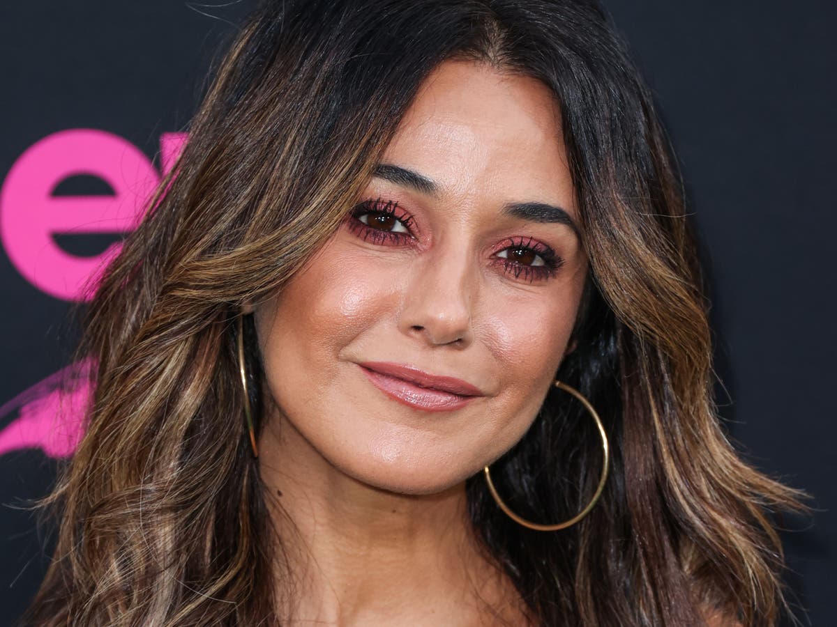 ‘I roll my eyeballs’: Entourage actor Emmanuelle Chriqui defends series from ‘misogyny’ claims ‘I roll my eyeballs’: Entourage actor Emmanuelle Chriqui defends series from ‘misogyny’ claims