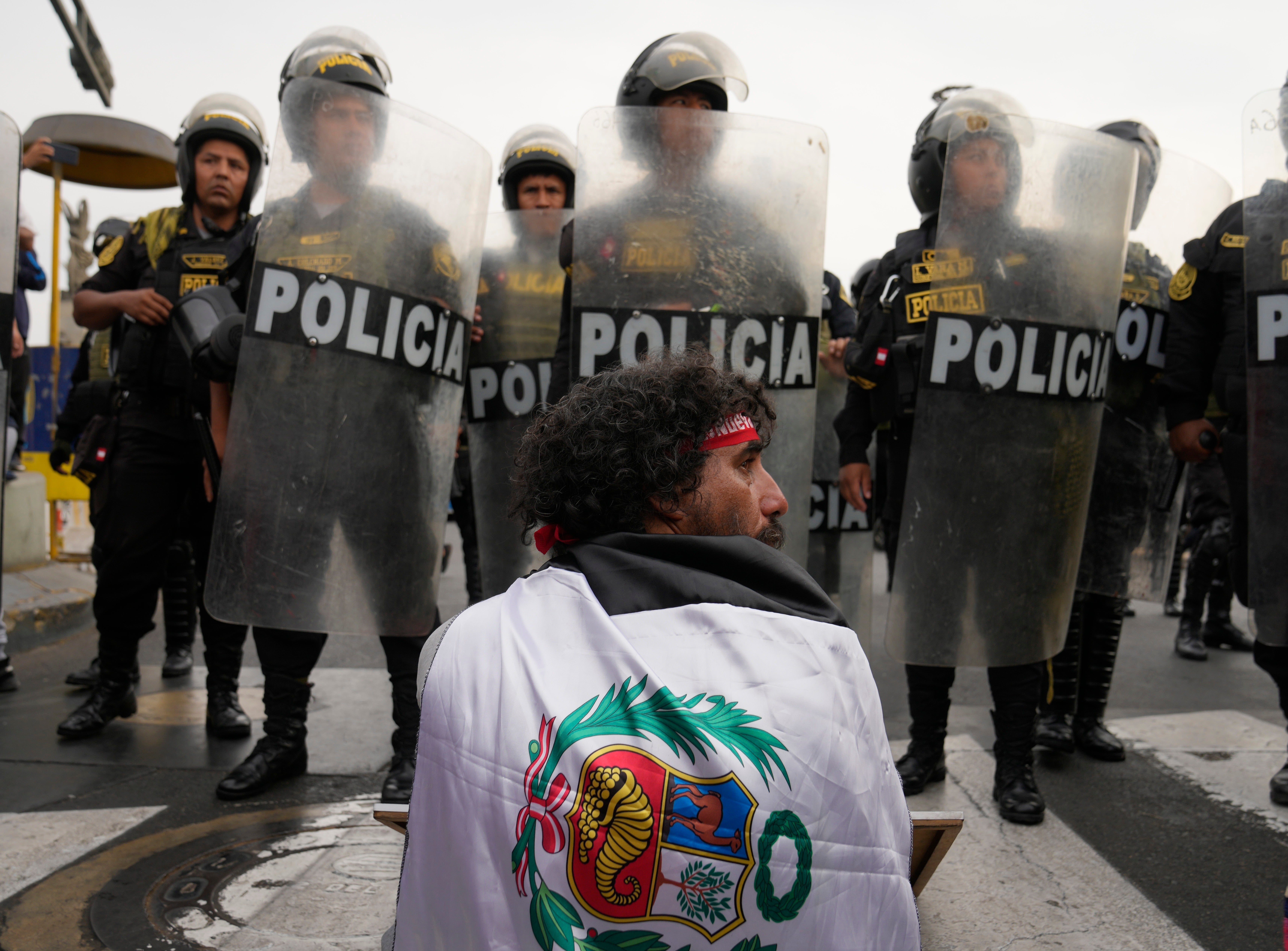 PERÚ-SACERDOTE PROTESTAS