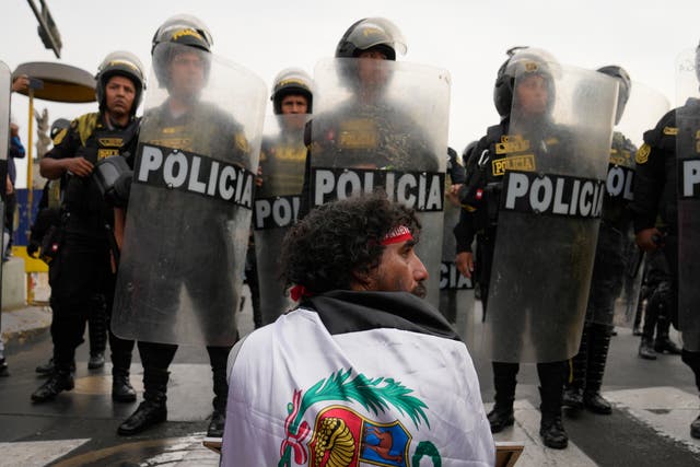 PERÚ-SACERDOTE PROTESTAS