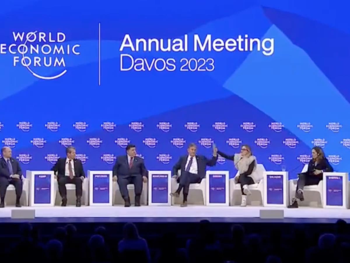 Форум в давосе 2025 скандал Anger as Sinema and Manchin high five at Davos summit over pledge not to reform 