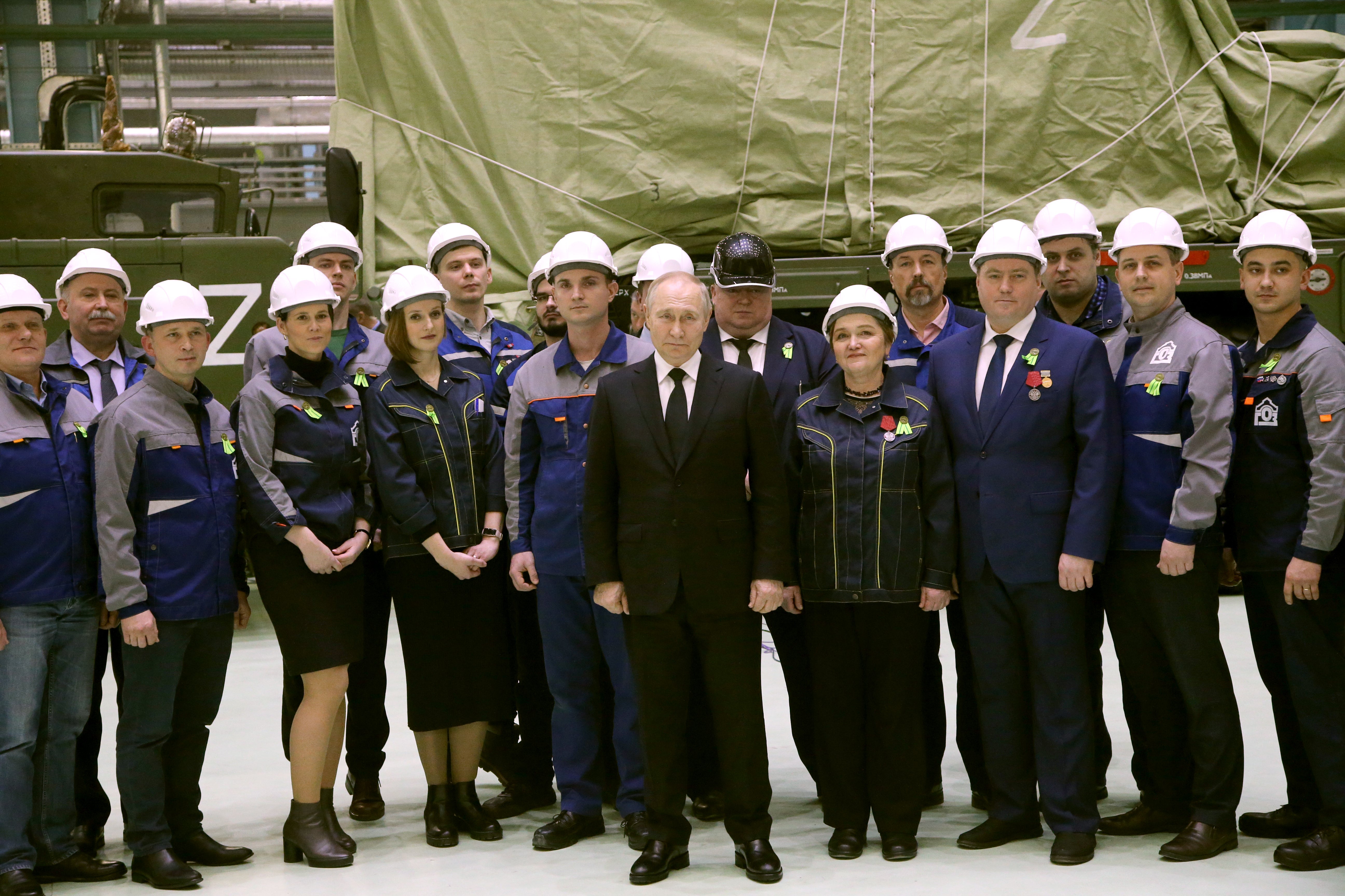 Vladimir Putin meets with workers at the Obukhov State Plant