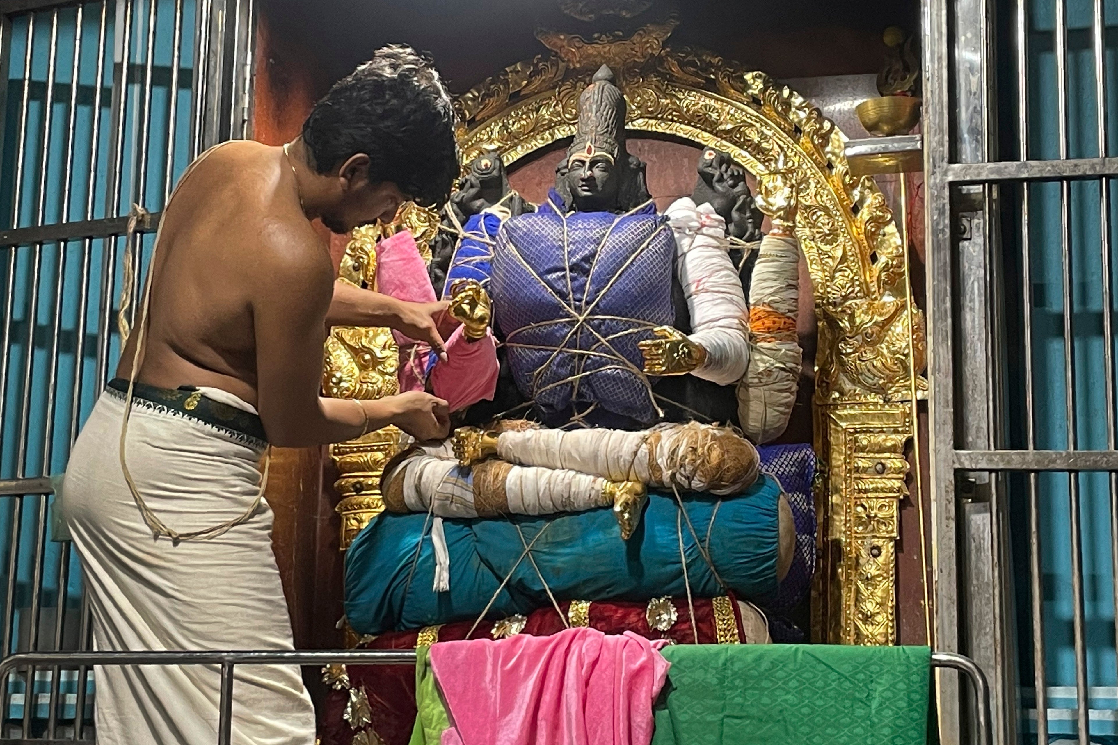 INDIA-DECORADOR DE DEIDADES