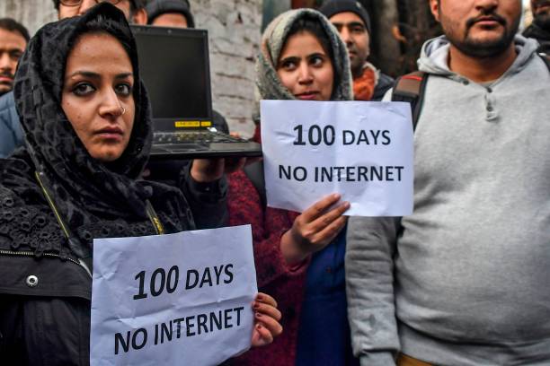 Kashmiri journalists protest against internet blockade put by India’s government in Srinagar in 2019