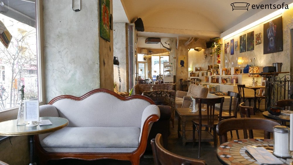 Shabby chic is at the heart of An Einem Sonntag im August bar, Berlin