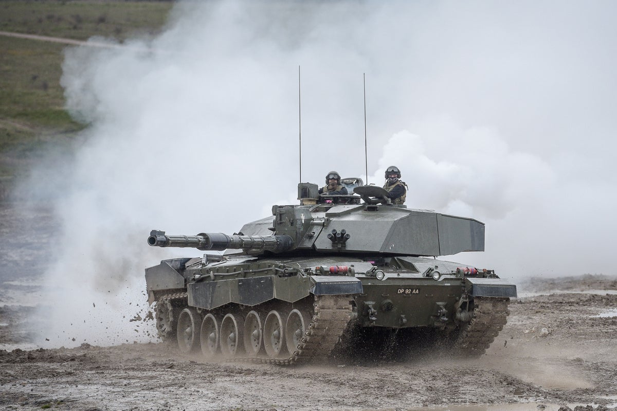 What tanks and military aid has the UK sent to Ukraine?